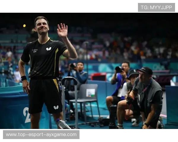 冠军球队球员退役典礼温馨感人球迷纷纷致敬，球员退役说的话