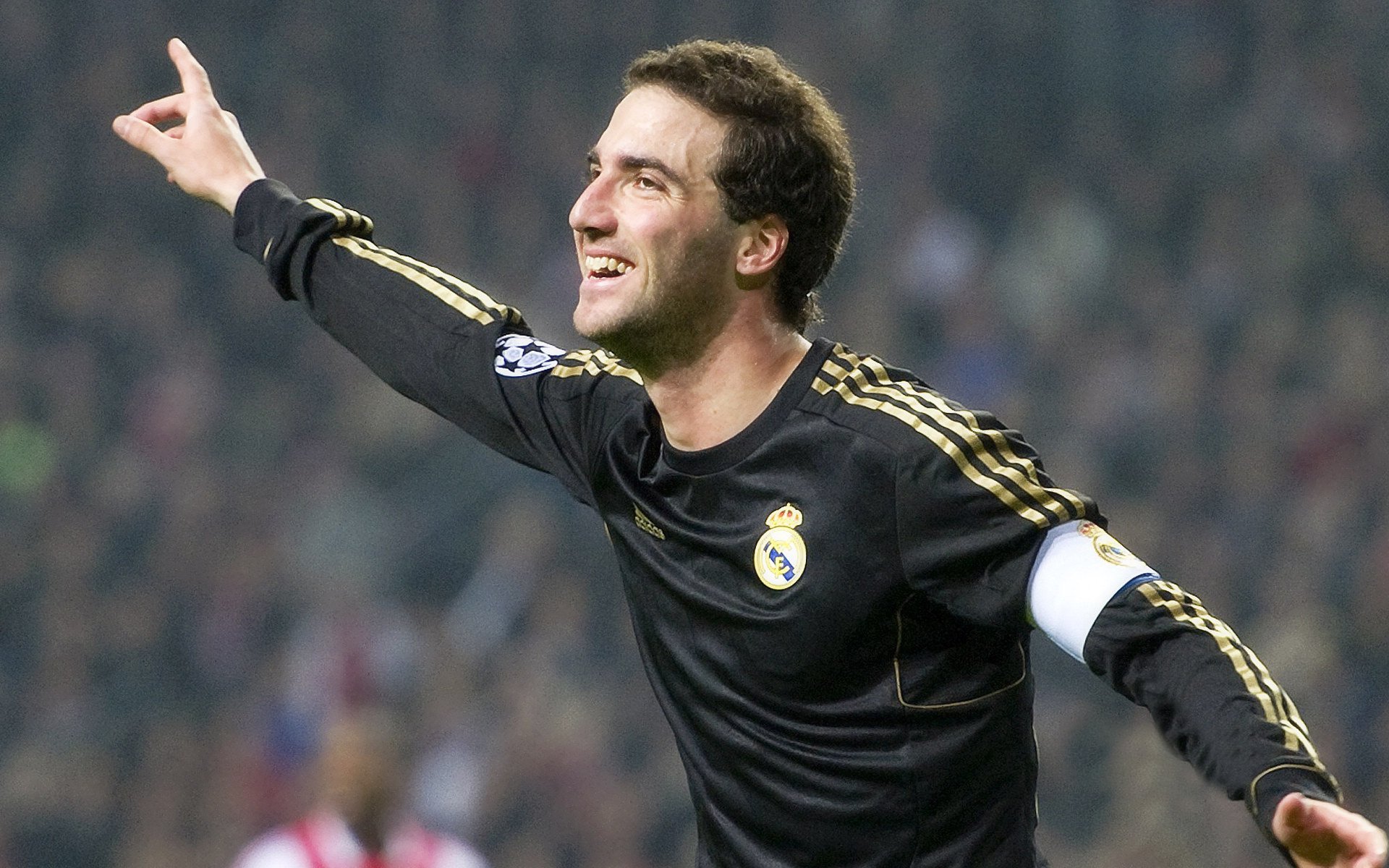 爱游戏app-冲刺在即，谁能笑到最后？，冲刺 意思